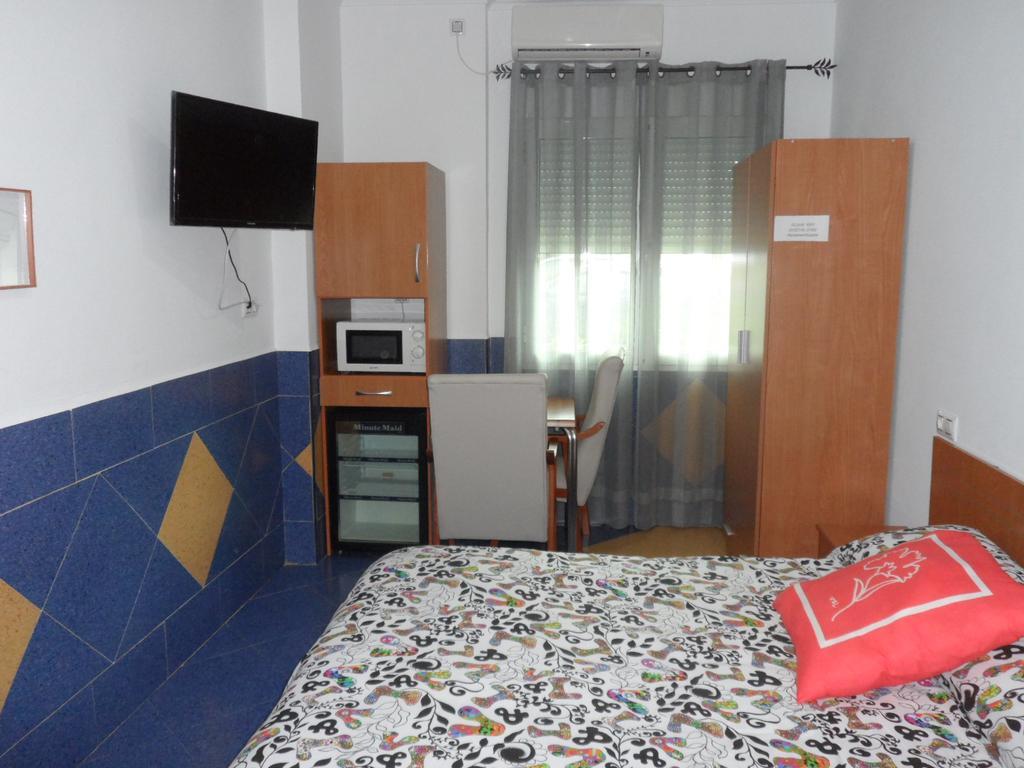 Hostal Via Del Caminante Madrigalejo Екстериор снимка