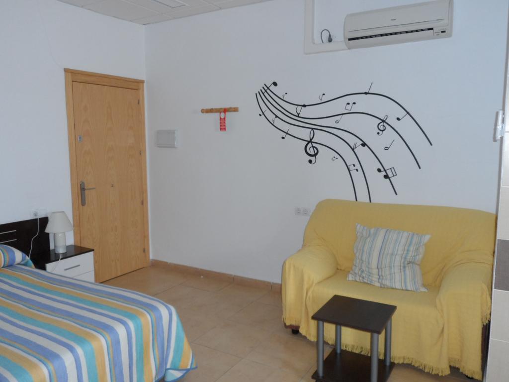 Hostal Via Del Caminante Madrigalejo Екстериор снимка