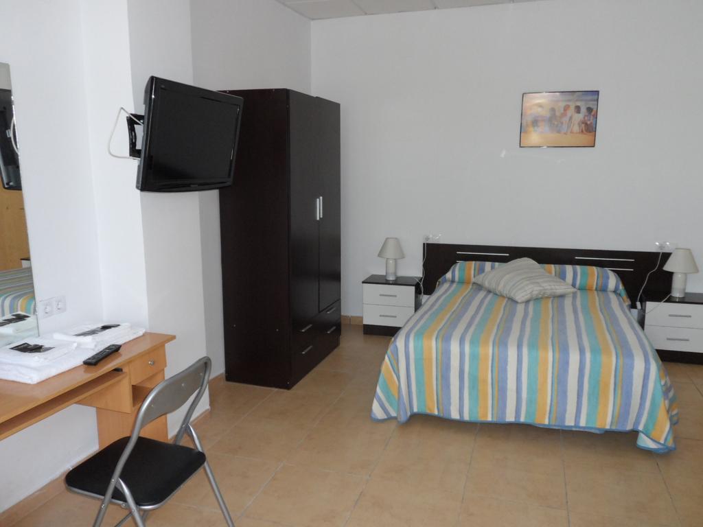 Hostal Via Del Caminante Madrigalejo Екстериор снимка