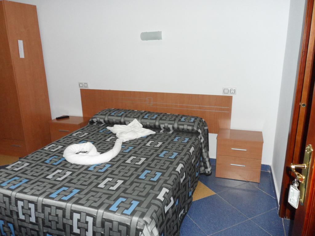 Hostal Via Del Caminante Madrigalejo Екстериор снимка