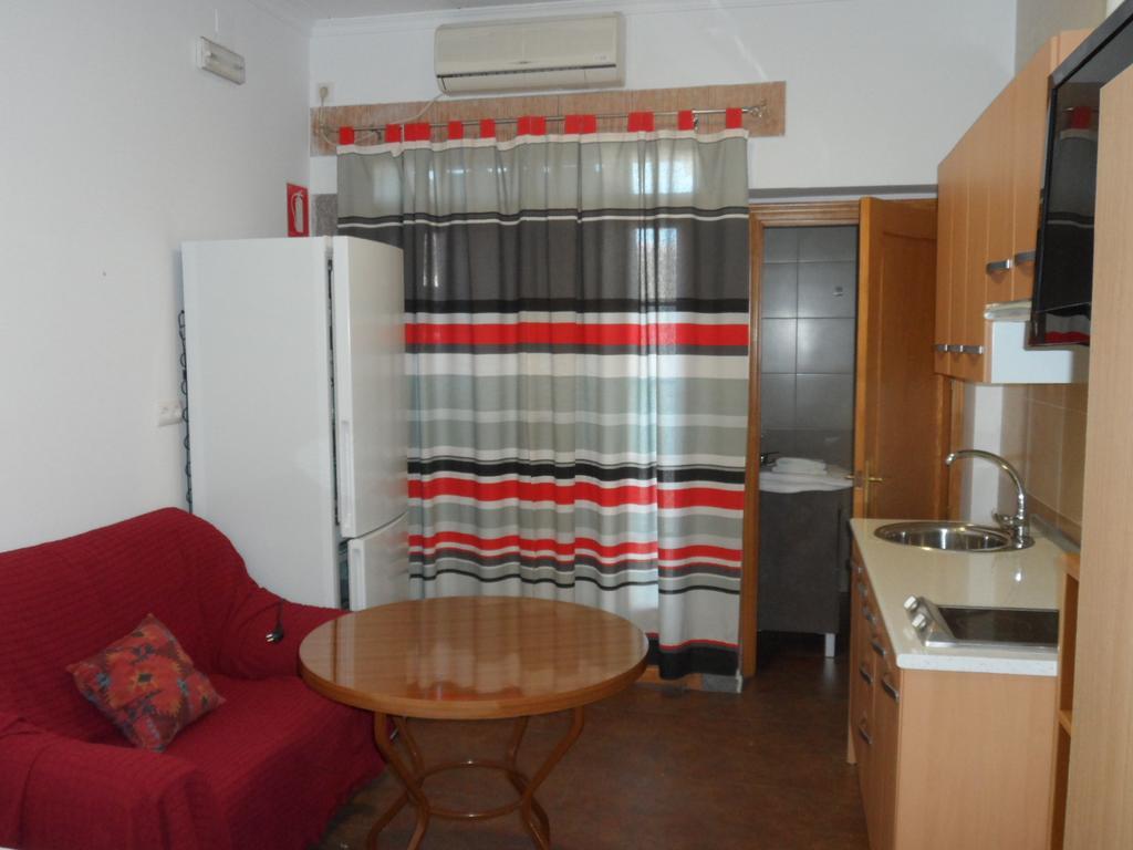 Hostal Via Del Caminante Madrigalejo Екстериор снимка