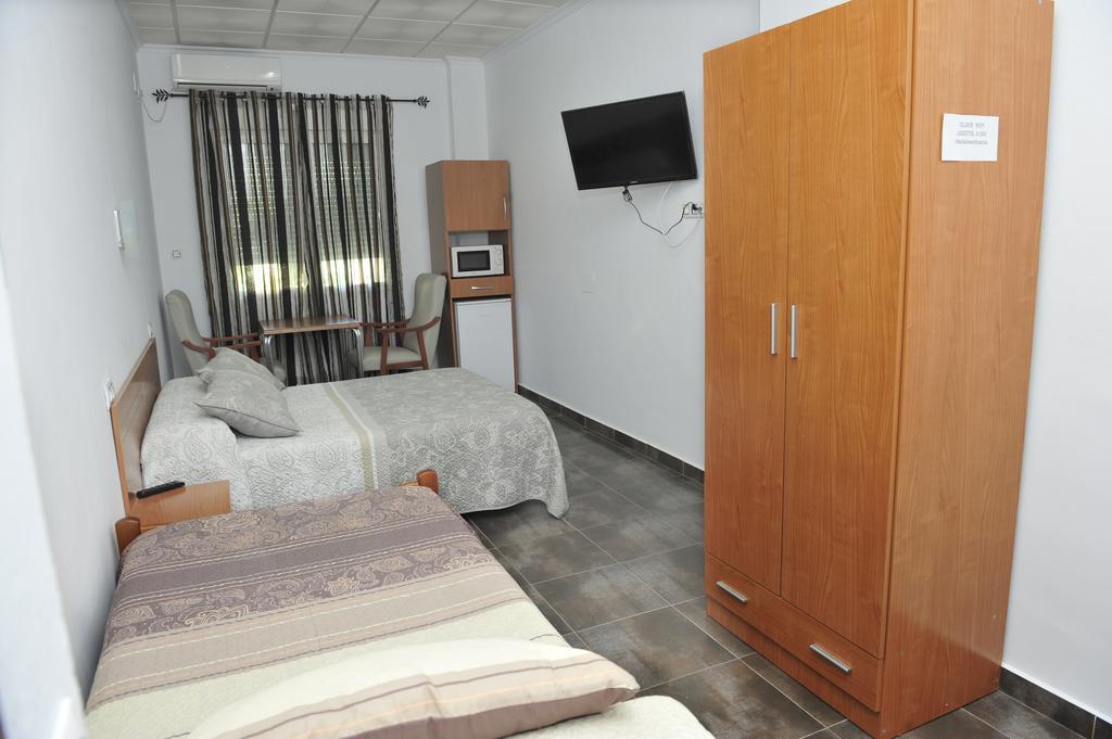 Hostal Via Del Caminante Madrigalejo Екстериор снимка