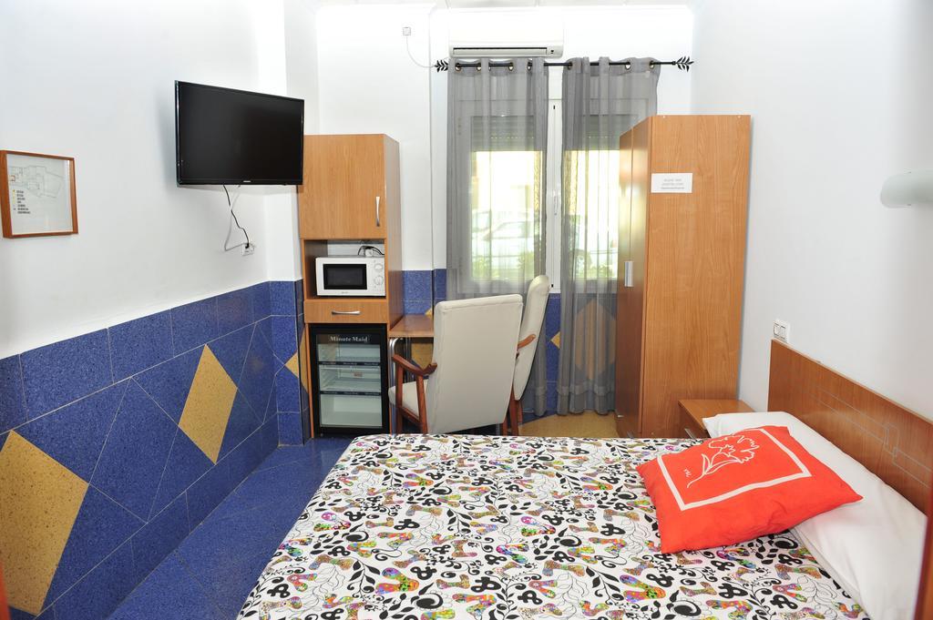 Hostal Via Del Caminante Madrigalejo Екстериор снимка