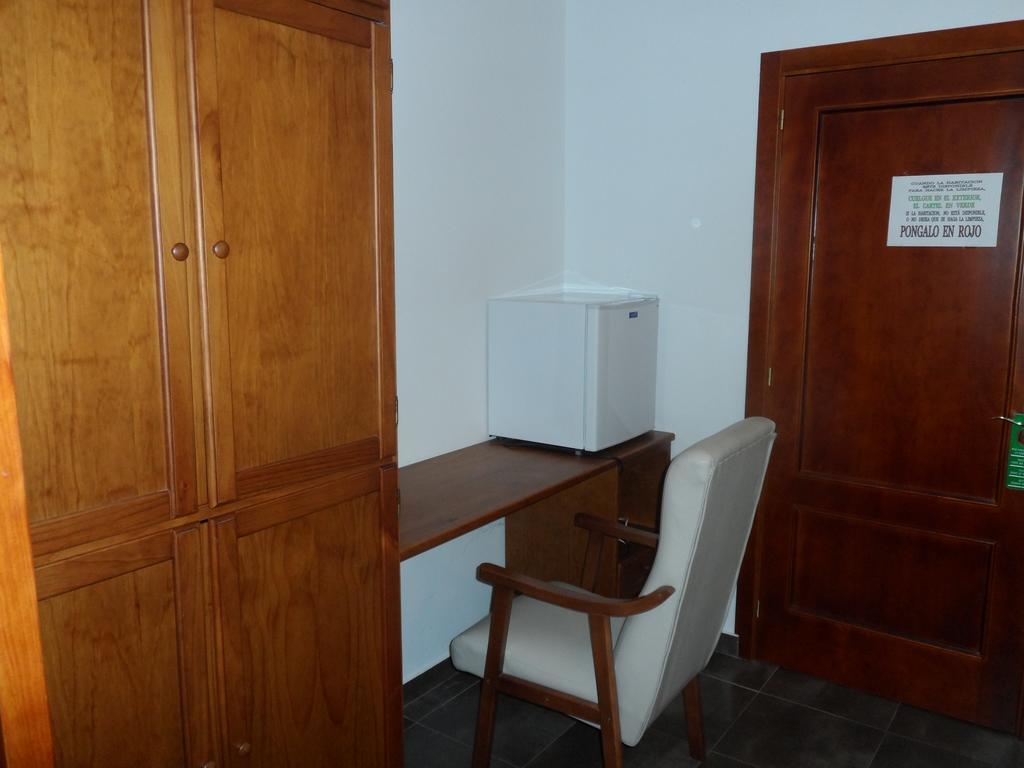 Hostal Via Del Caminante Madrigalejo Екстериор снимка