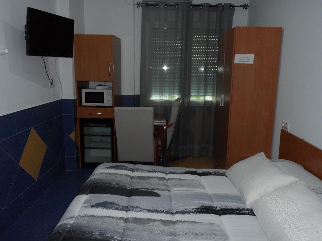 Hostal Via Del Caminante Madrigalejo Екстериор снимка