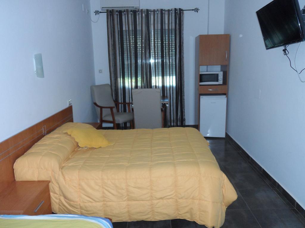 Hostal Via Del Caminante Madrigalejo Екстериор снимка