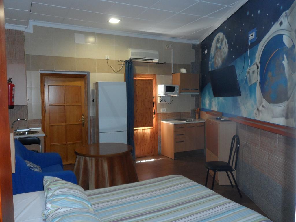 Hostal Via Del Caminante Madrigalejo Екстериор снимка