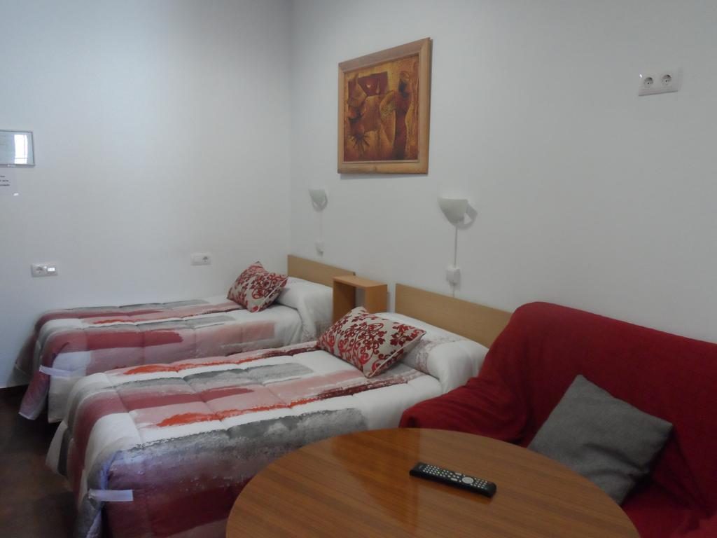 Hostal Via Del Caminante Madrigalejo Екстериор снимка