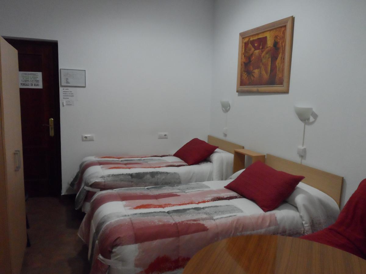 Hostal Via Del Caminante Madrigalejo Екстериор снимка