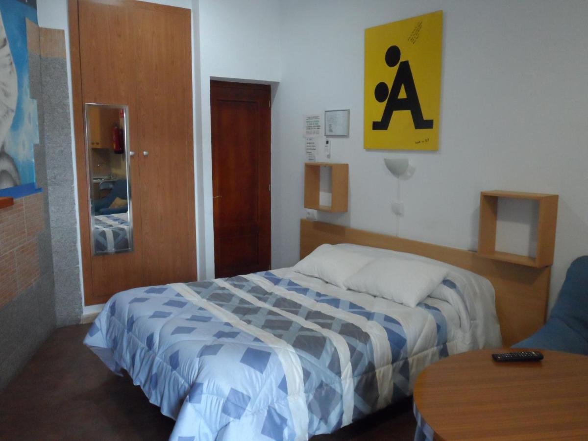 Hostal Via Del Caminante Madrigalejo Екстериор снимка